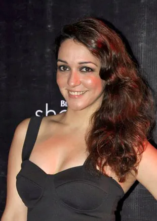 Nauheed Cyrusi